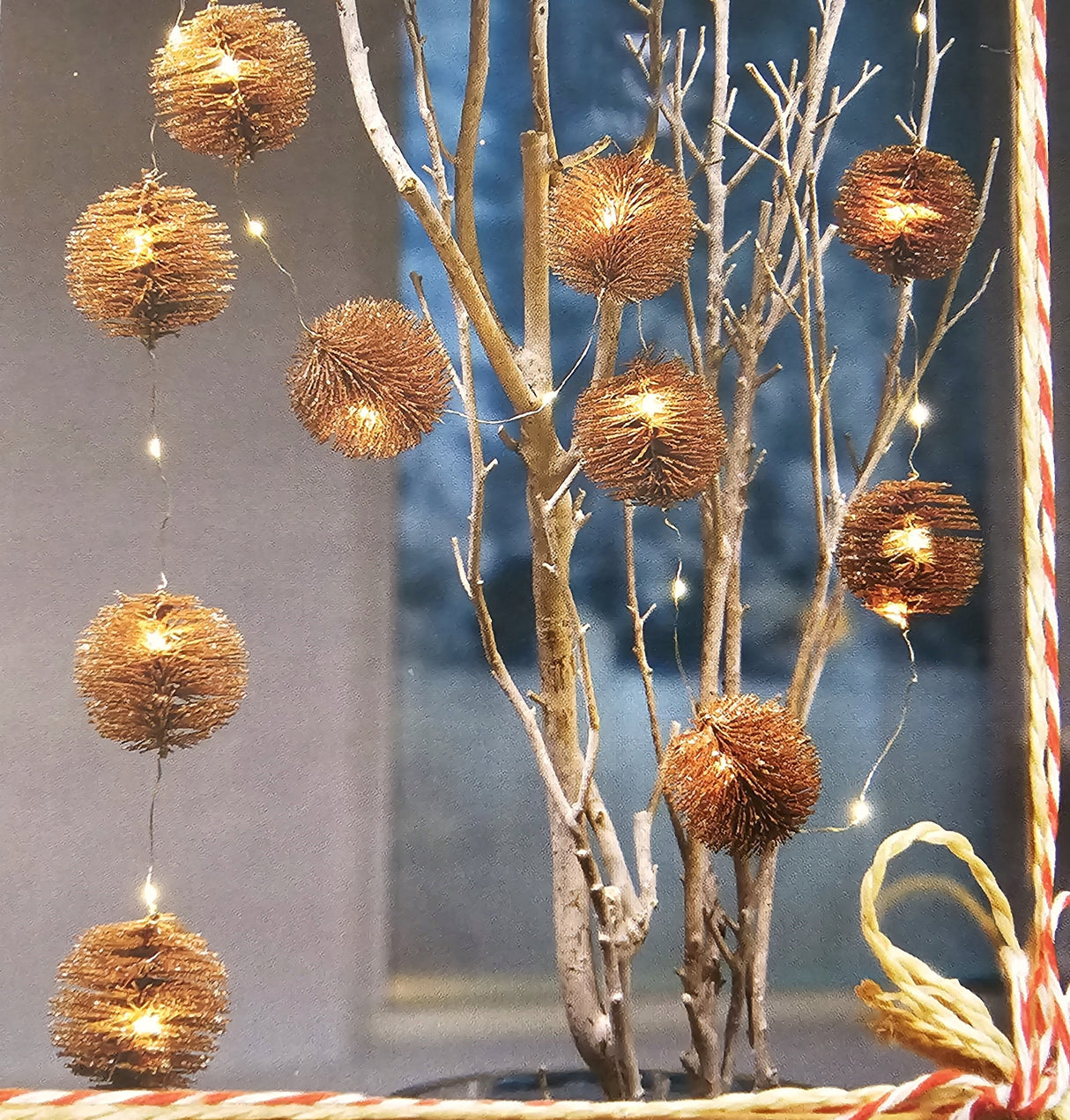 LED Decoration 10 gold Pompons 1.5M Battery Operated